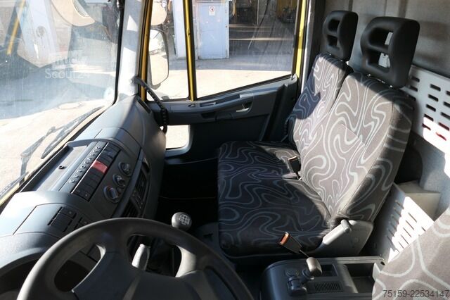 Vrachtwagen met bakwagen iveco EuroCargo ML 120 E 28 AHK LBW