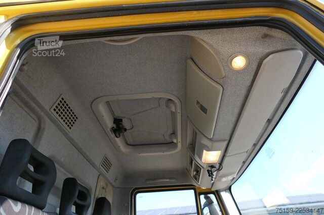 Vrachtwagen met bakwagen iveco EuroCargo ML 120 E 28 AHK LBW