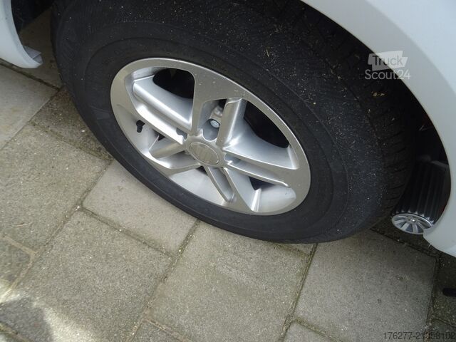 Путешествующий автоприцеп (туристический караван) Eriba Nova 445