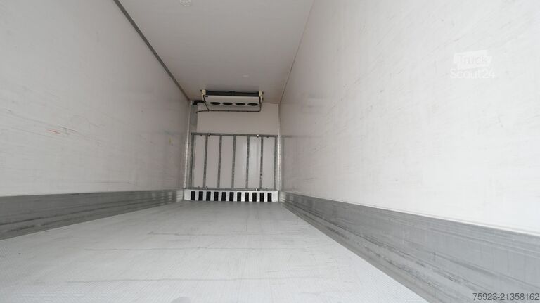 Chladírenská/mrazírenská přeprava Groenewegen 3 Axle frigo trailer with CARRIER SUPRA 950 MT