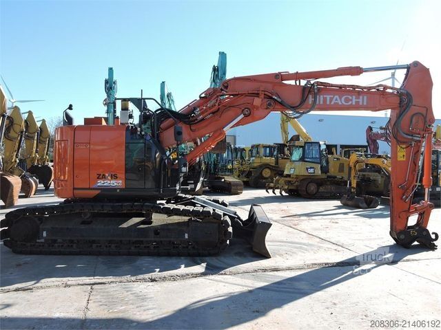 Excavatrice à chaînes HITACHI ZX225