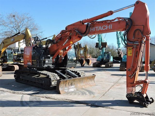 Excavatrice à chaînes HITACHI ZX225