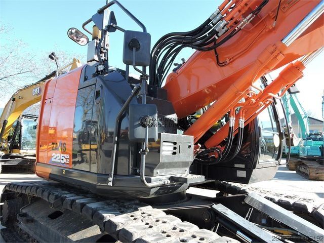 Excavatrice à chaînes HITACHI ZX225