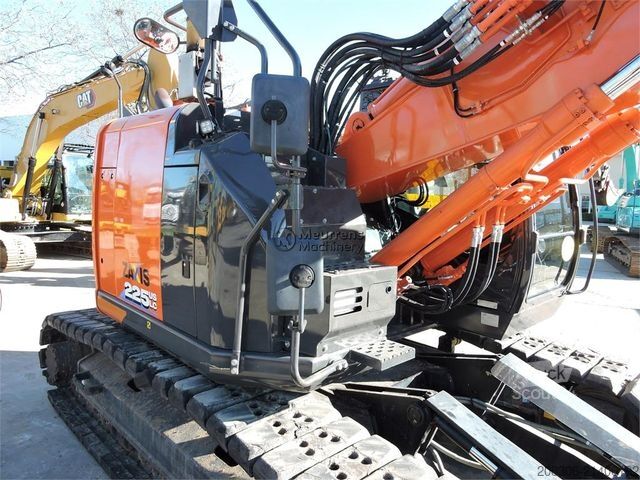 Excavatrice à chaînes HITACHI ZX225