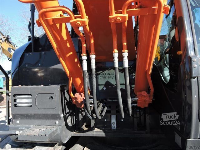 Excavatrice à chaînes HITACHI ZX225
