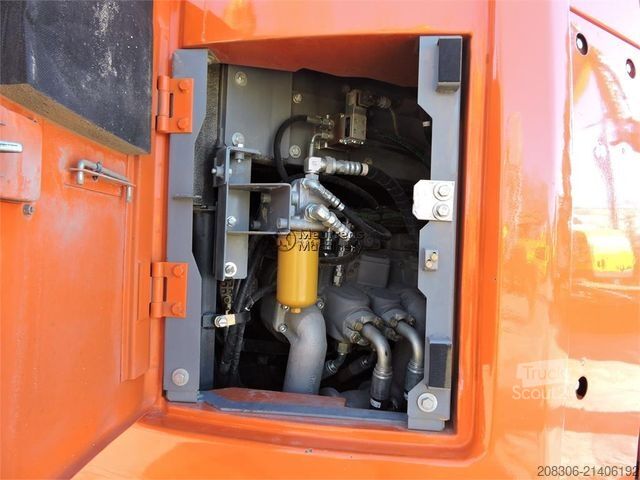 Excavatrice à chaînes HITACHI ZX225