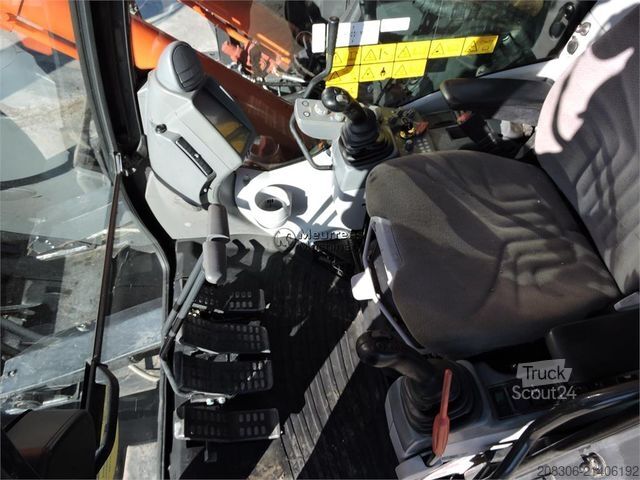 Excavatrice à chaînes HITACHI ZX225