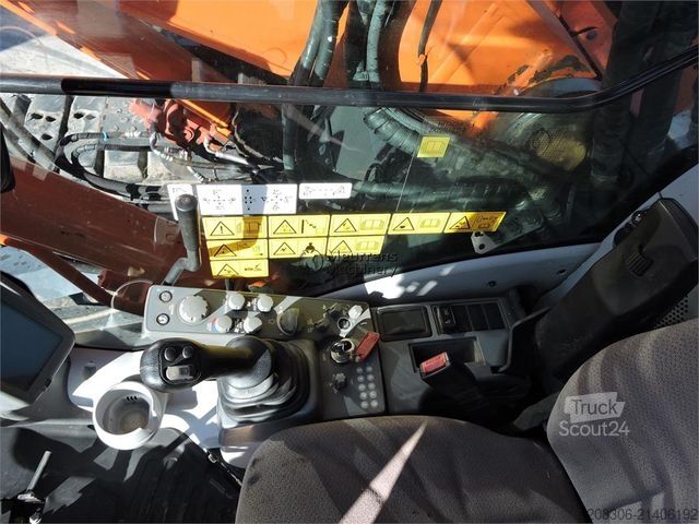 Excavatrice à chaînes HITACHI ZX225
