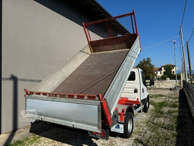 φορτηγό ανατρεπόμενο βαν Iveco Daily 70