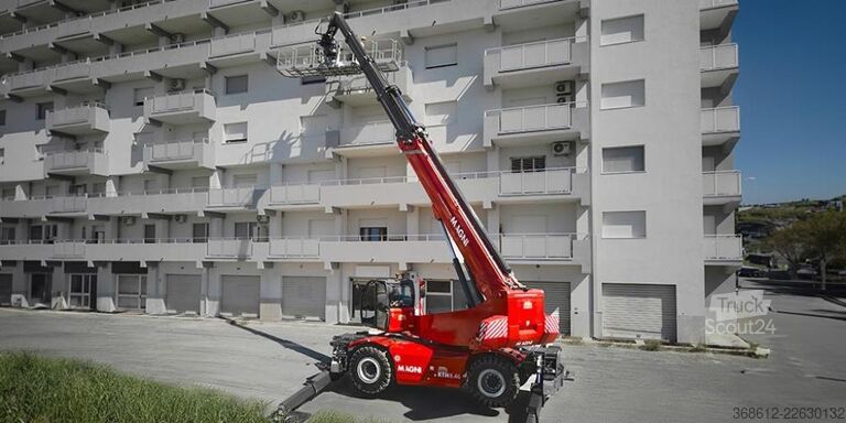 Teleszkópos rakodó Magni RTH 8.46