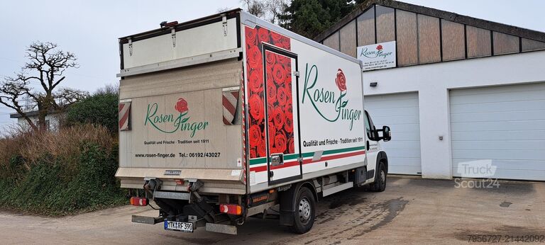 Prepravník s boxovou nadstavbou, nakladacou plošinou, chladením Peugeot Boxer