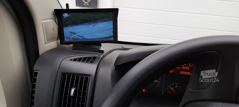 Prepravník s boxovou nadstavbou, nakladacou plošinou, chladením Peugeot Boxer