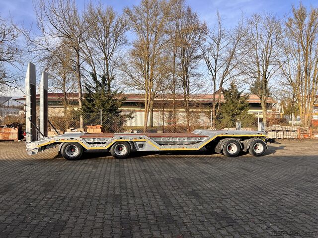 Remorque porte-engins surbaissée Möslein T 4 VB H1 R  neuer 4 Achs Tieflader + Radmulden