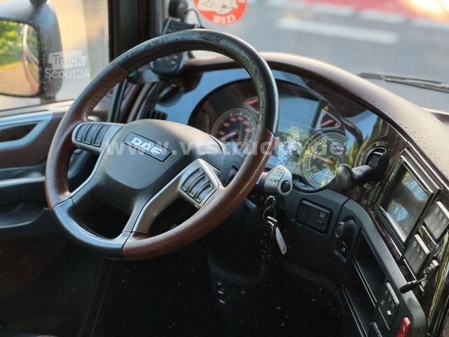 Стандартен влекач DAF 106 XF Flat Cab Voll/Luft 530 PS Leder Alu