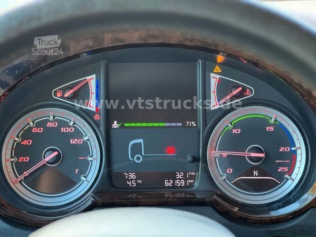 Стандартен влекач DAF 106 XF Flat Cab Voll/Luft 530 PS Leder Alu