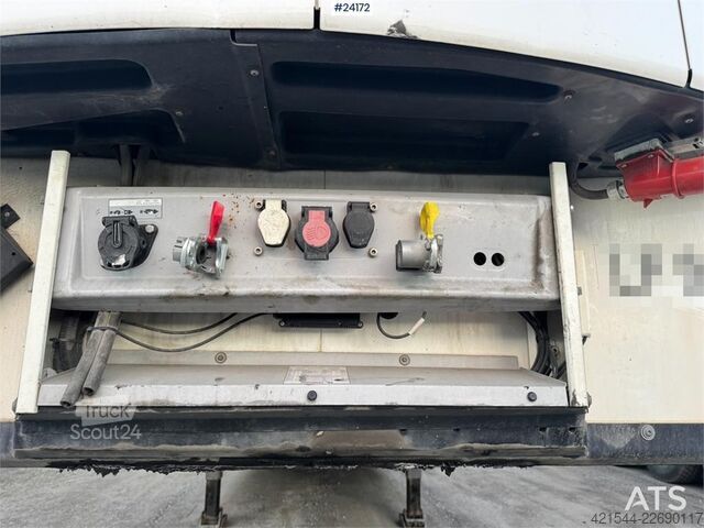  Schmitz Cargobull Box Semi-Trailer with Refrigeration/Freezer Unit –