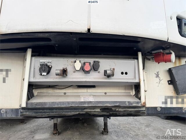 Maleta Schmitz Cargobull Box Semi-Trailer with Refrigeration/Freezer Unit a