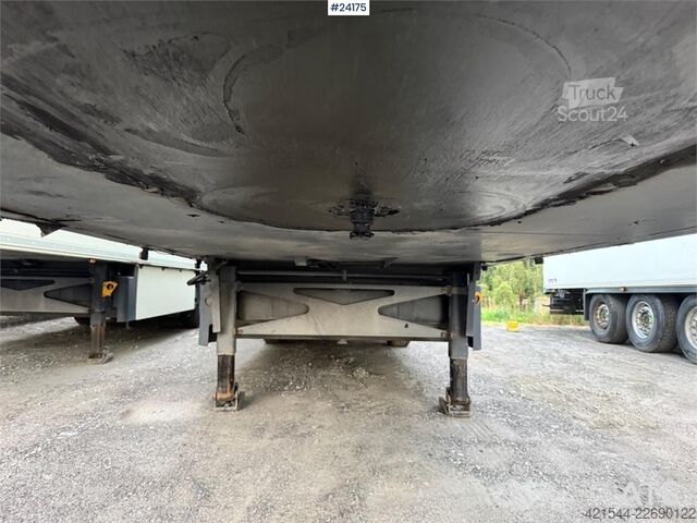 Maleta Schmitz Cargobull Box Semi-Trailer with Refrigeration/Freezer Unit a