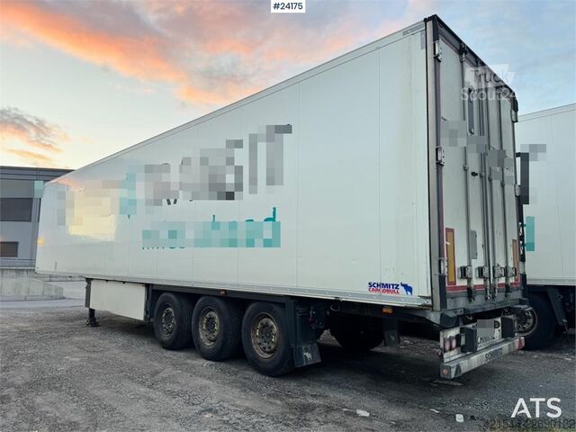 Maleta Schmitz Cargobull Box Semi-Trailer with Refrigeration/Freezer Unit a