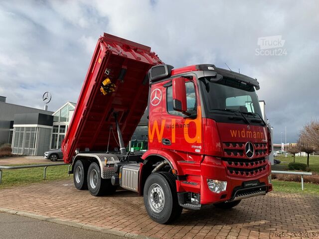 Háromirányú billenő teherautó Mercedes-Benz Arocs 2651 K Dreiseitenkipper Meiller KlimaA