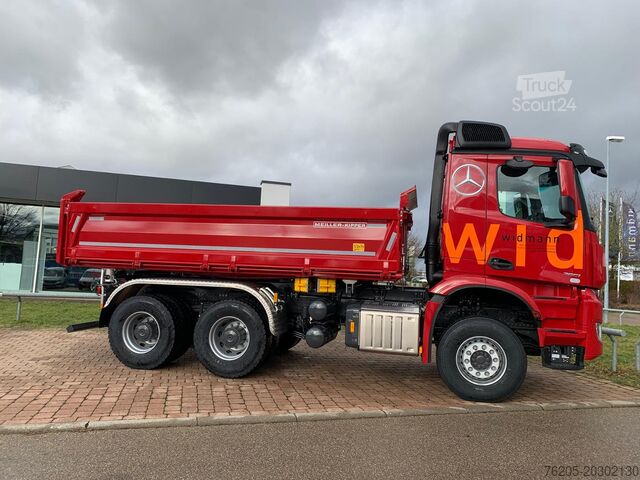 Háromirányú billenő teherautó Mercedes-Benz Arocs 2651 K Dreiseitenkipper Meiller KlimaA
