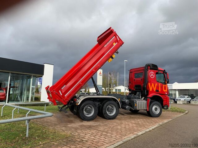 Háromirányú billenő teherautó Mercedes-Benz Arocs 2651 K Dreiseitenkipper Meiller KlimaA