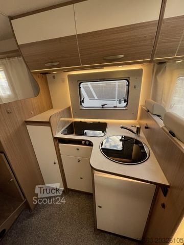 Teilintegriertes Wohnmobil CARADO T 338 Luftfederung, Dachklima, Duo Control