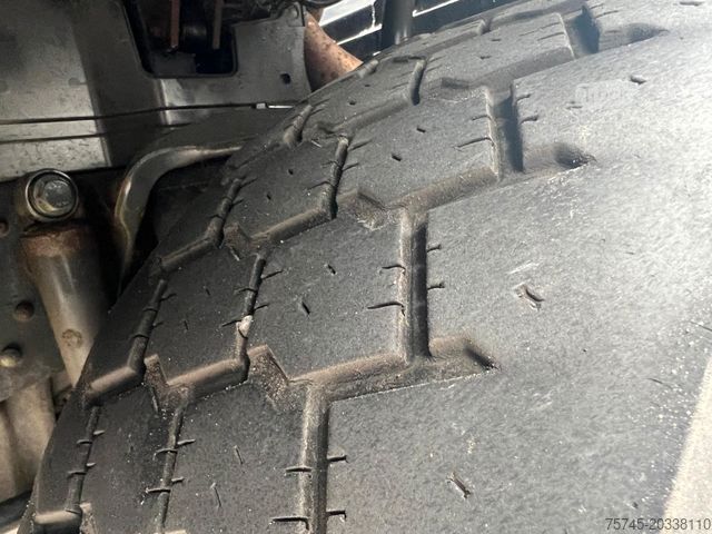 Вантажівка для напоїв MERCEDES-BENZ ATEGO 2529 * VOLLLUFT * WENIG KM *  2T LBW