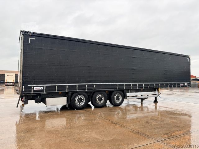 Öppen semitrailer med kapell SCHMITZ CARGOBULL SCB S3T * POWER CURTAIN * LIFT ACHSE