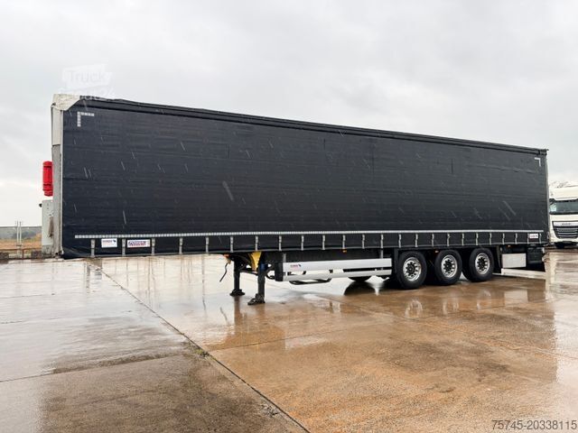 Öppen semitrailer med kapell SCHMITZ CARGOBULL SCB S3T * POWER CURTAIN * LIFT ACHSE