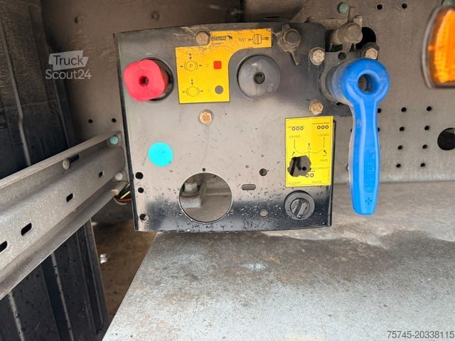 Öppen semitrailer med kapell SCHMITZ CARGOBULL SCB S3T * POWER CURTAIN * LIFT ACHSE