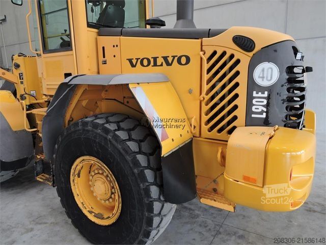 Chargeuse sur pneus VOLVO L90E