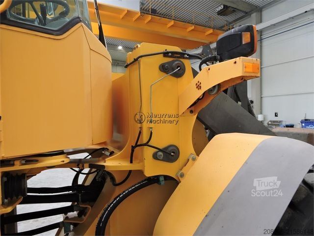 Chargeuse sur pneus VOLVO L90E