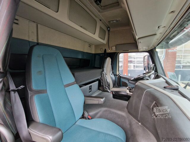 Valise Volvo FM 370 Globetrotter 4x2 - Buggsbygg box with si...