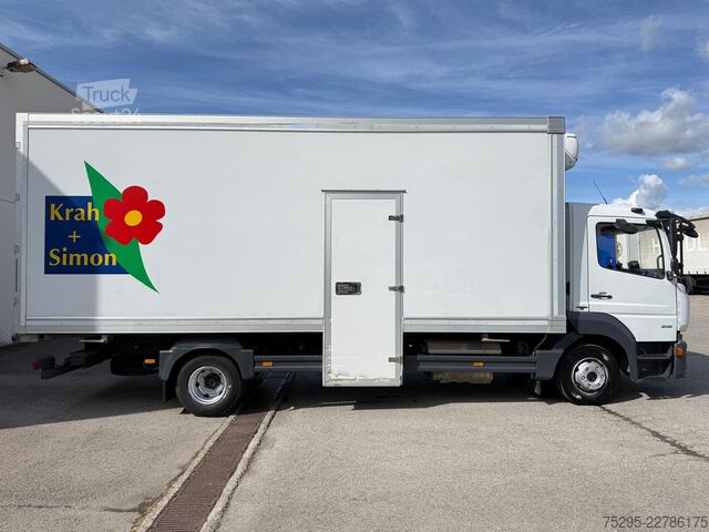 Vehicul comercial Mercedes-Benz Atego 818L Carrier Xarios600 seitli. Treppe TÜV