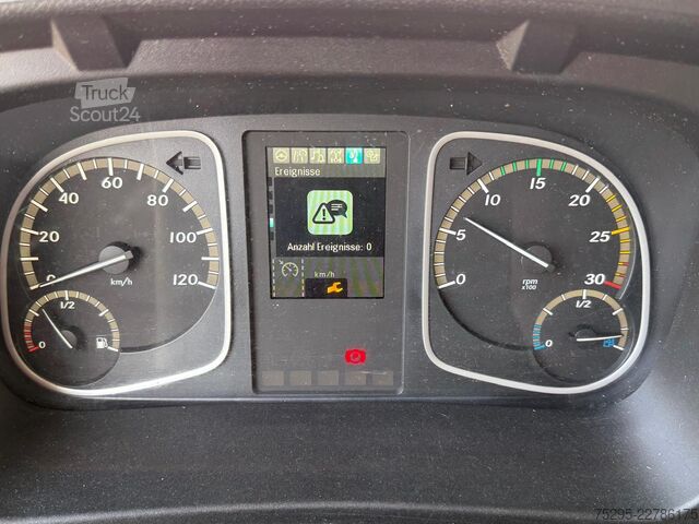 Vehicul comercial Mercedes-Benz Atego 818L Carrier Xarios600 seitli. Treppe TÜV