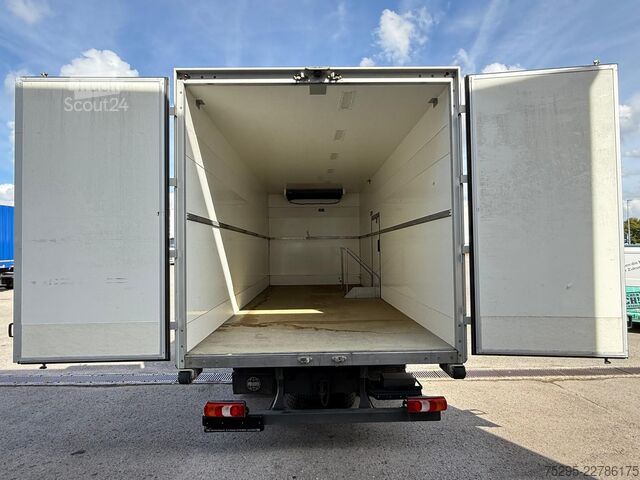 Vehicul comercial Mercedes-Benz Atego 818L Carrier Xarios600 seitli. Treppe TÜV