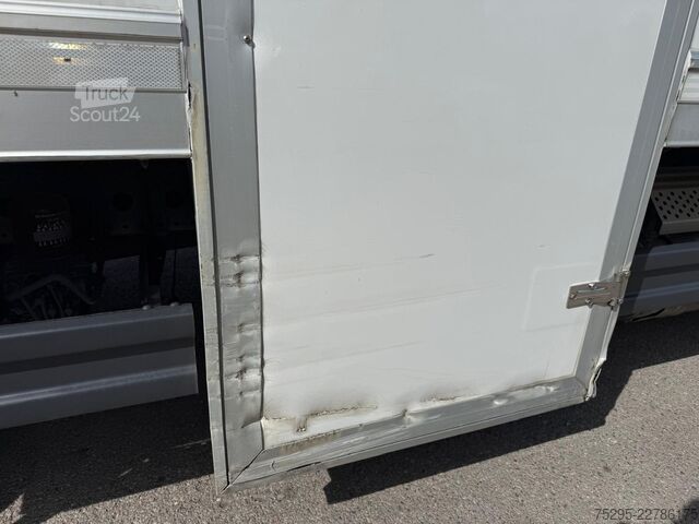 Vehicul comercial Mercedes-Benz Atego 818L Carrier Xarios600 seitli. Treppe TÜV