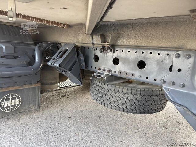 Vehicul comercial Mercedes-Benz Atego 818L Carrier Xarios600 seitli. Treppe TÜV