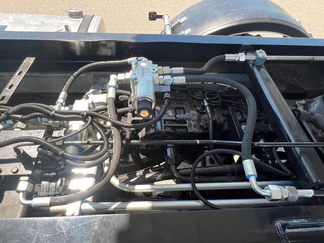 Kiper kamion MAN L90 18.284 4x4 LOF Kipper/Kran/47 tkm/HA gelenkt