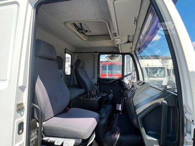 Trostrani kiperski kamion MAN L90 18.284 4x4 LOF Kipper/Kran/47 tkm/HA gelenkt