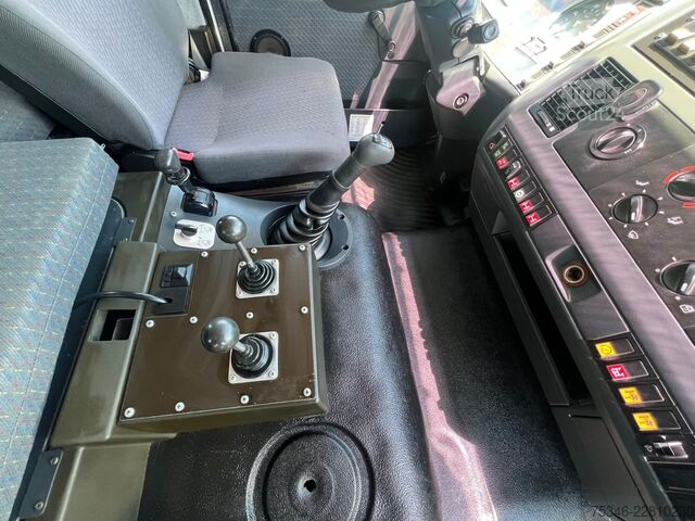 Trostrani kiperski kamion MAN L90 18.284 4x4 LOF Kipper/Kran/47 tkm/HA gelenkt