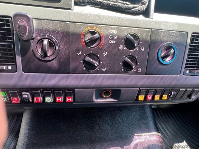 Trostrani kiperski kamion MAN L90 18.284 4x4 LOF Kipper/Kran/47 tkm/HA gelenkt