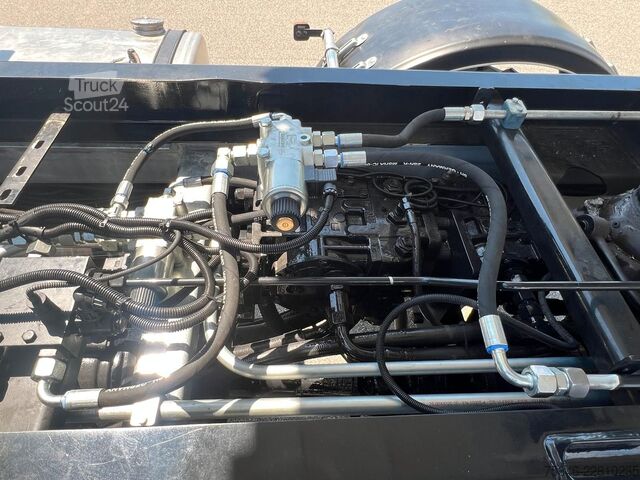 Traktors MAN L90 18.284 4x4 LOF Kipper/Kran/47 tkm/HA gelenkt