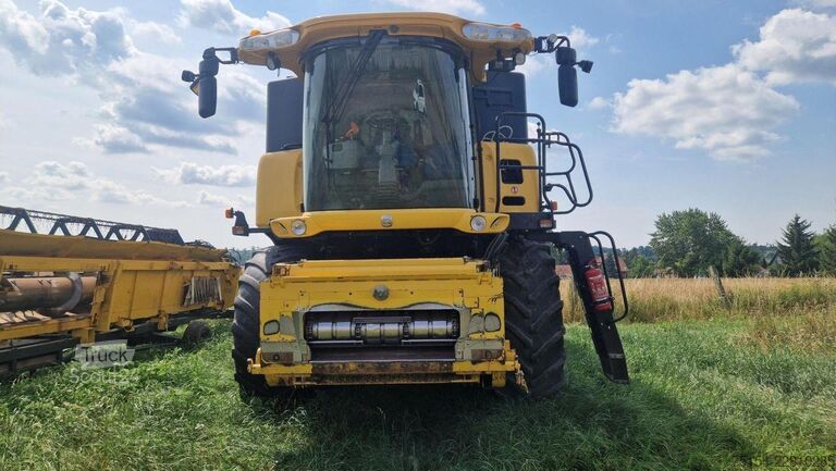 حصادة دراسة New Holland CR 9090