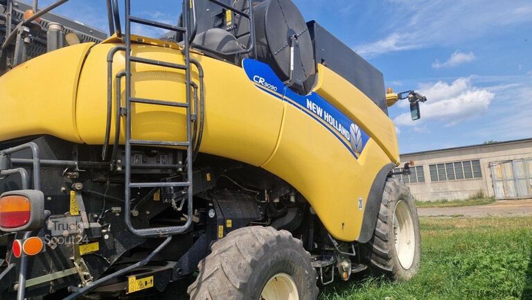 حصادة دراسة New Holland CR 9090