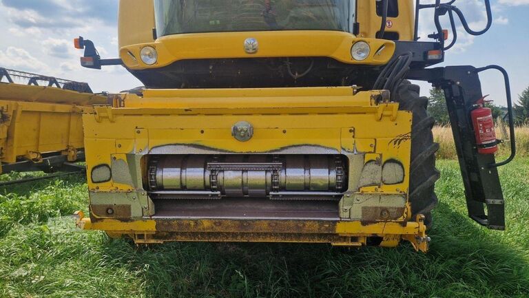 حصادة دراسة New Holland CR 9090