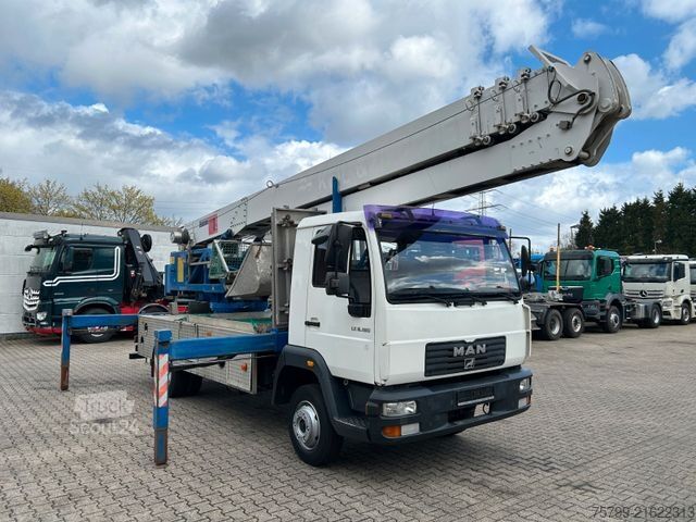 Truck-mounted crane van MAN 8.180 Dachdeckerkran Klaas Arbeitskorb 34m