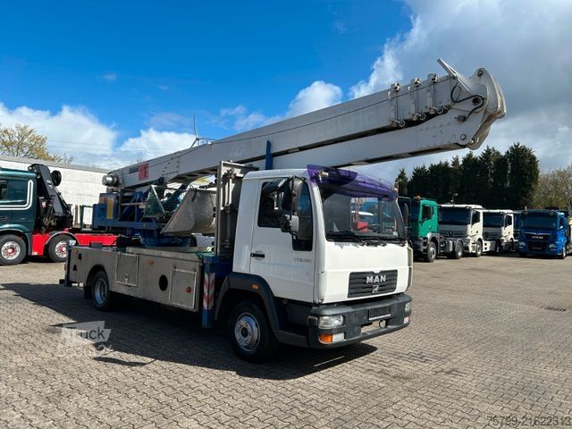Truck-mounted crane van MAN 8.180 Dachdeckerkran Klaas Arbeitskorb 34m