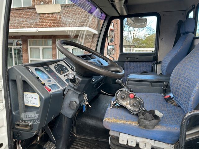 Truck-mounted crane van MAN 8.180 Dachdeckerkran Klaas Arbeitskorb 34m